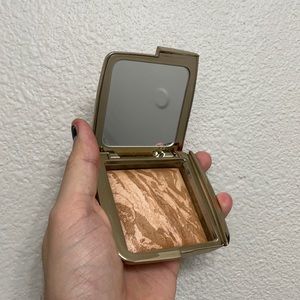 Hourglass Bronzer in ‘Luminous Bronze Light’